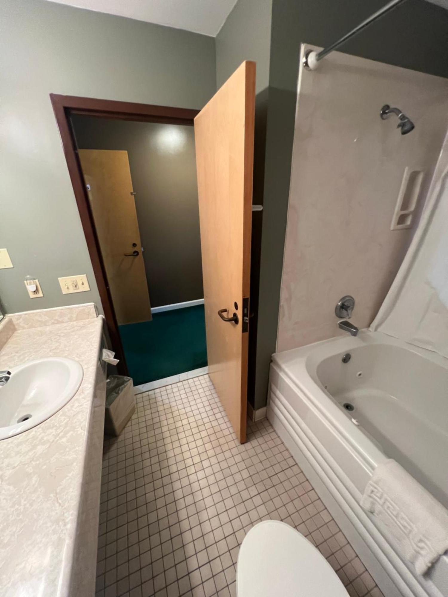 Webb'S Hotel Mayville Екстериор снимка